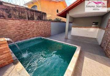 Casa nova á venda com piscina na praia de mongaguá