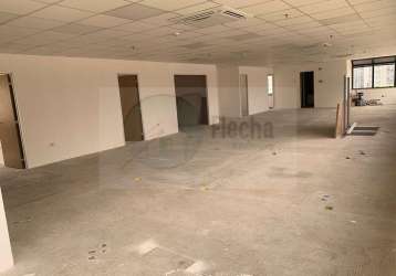 Cidade monções - laje comercial 200m², o andar é composto por 2 (duas) recepções, sendo uma no hall dos elevadores e outra já na entrada do escritório; 3 (três) salas de reunião amplas