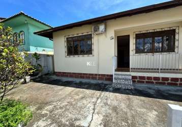 Casa com 3 quartos à venda na rua campolino alves, --, abraão, florianópolis por r$ 870.000