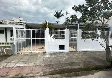 Casa com 3 quartos à venda na rua vereador batista pereira, --, balneário, florianópolis por r$ 850.000