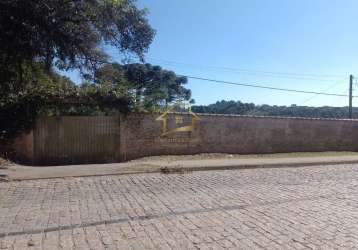 Casa com amplo terreno no bairro jardim pinheiros