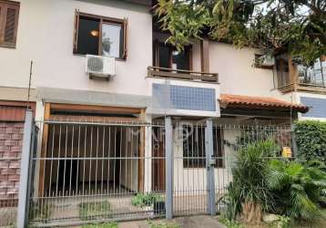 Casa com 3 quartos à venda na rua itapitocaí, 1043, cristal, porto alegre por r$ 400.000