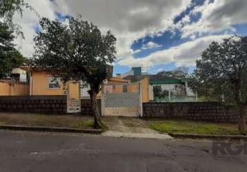 Ótima localização !! casa localizada na gaspar de lemos no bairro vila ipiranga, com 80 m². em terreno de 337 m², de esquina com a rua bartolomeu dias, imóvel dispõe de 2 dormitórios, sala de estar/ja