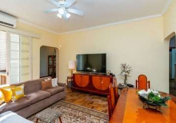 Vende-se apartamento 3 dormitórios, com vaga escriturada, reformado, living para dois ambientes, com terraço anexado pro living, copa/cozinha, área de serviço independente,  banheiro auxiliar, despens