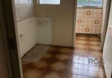 Apartamento de um dormitório com vaga.&lt;br&gt;bem localizado, peças amplas, bem conservado, condominio gradeado, super seguro. perto de tudo o que precisamos. rua arborizada e calma.