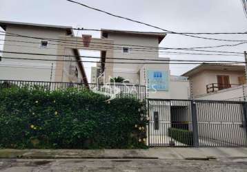 Imperdível oportunidade! casa assobradada de 3 quartos na vila são pedro, são paulo-sp: 1 suíte, 3 banheiros, sala ampla, 2 vagas de garagem.