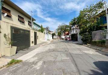 Casa em rua tranquila do brooklin com 2 dormitórios, quintal, e edícula com mais 1 quarto e banheiro