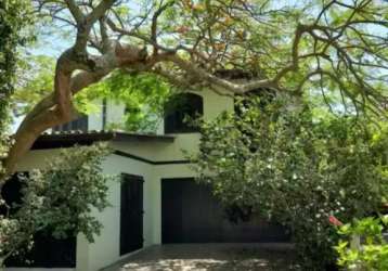 Casa localizada entre o centro e a praia