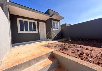 Casas de frente para a rua no paloma em colombo