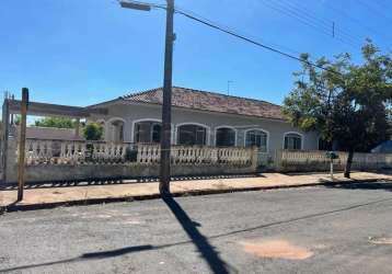 Casa padrão em dourado