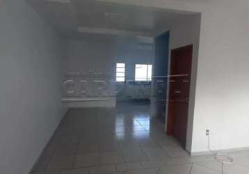 Casa aconchegante com 3 dormitórios, 2 garagens e localização valorizada no jardim centenário, são carlos/sp