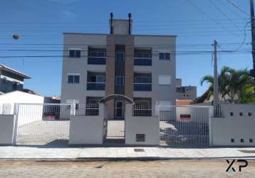 Apartamento no aririú com 2 quartos