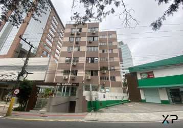 Apartamento com 4 quartos sendo 1 suíte, 3 banheiros e 1 vaga de garagem