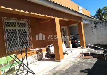 Casa com 2 quartos à venda na rua quiririm, vila valqueire, rio de janeiro, 115 m2 por r$ 548.900