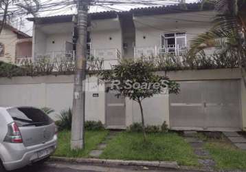 Casa com 3 quartos à venda na rua capim branco, vila valqueire, rio de janeiro, 259 m2 por r$ 950.000