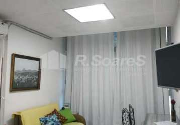 Kitnet / stúdio à venda na avenida treze de maio, centro, rio de janeiro, 31 m2 por r$ 265.000