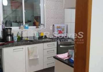 Casa com 2 quartos à venda na rua das rosas, vila valqueire, rio de janeiro, 68 m2 por r$ 380.000