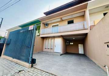 Sobrado triplex em vila bancária, campo largo/pr