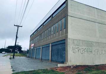 Predio galpao na qn 403 conj e lote 2 samambaia norte frente avenida prédio e com 3 lojas no térreo, mais 1º pavimento com pé direito alto