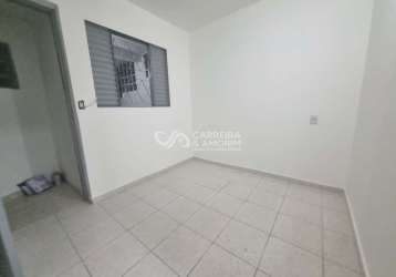 Alugo casa com 04 cômodos, sendo 2 quartos, sala, cozinha, banheiro e área de serviços, valo velho, jardim angela.