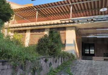 Casa à venda na rua fortunato de brito, freguesia (jacarepaguá), rio de janeiro, 468 m2 por r$ 1.070.000