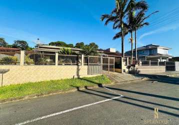 2 casas à venda no mesmo terreno em uma rua linda, sem saída, no bairro benedito