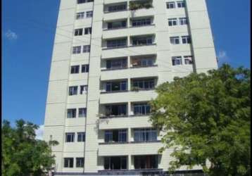 Apartamento á cinco quarteirões da praia c/ sala, 03 quartos ( 01 suite ) cozinha, área de serviço, armários e 01 vaga.