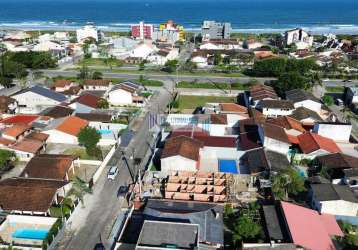 Residência com excelente acabamento - 3 dormitórios sendo uma suíte / piscina.