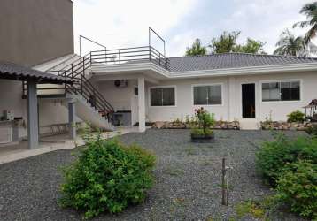 Casa mobiliada com 03 dormitórios no bairro américa em joinville