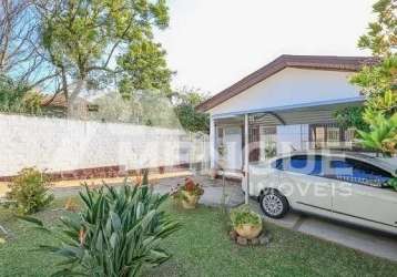 Casa com 4 quartos à venda na avenida teixeira mendes, 328, chácara das pedras, porto alegre por r$ 890.000