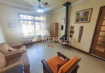 Casa com 4 quartos à venda na travessa trindade, 130, jardim lindóia, porto alegre por r$ 1.800.000