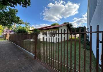 Casa com amplo terreno para venda no centro de toledo - pr