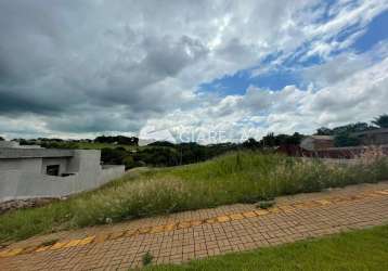 Terreno muito espaçoso para venda no centro de toledo-pr