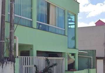 Casa condomínio com 5 apartamentos em camboríu