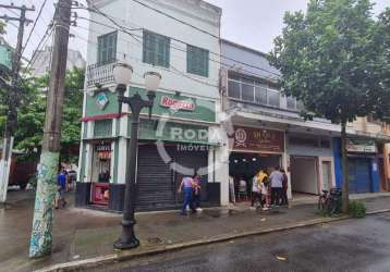 Loja comercial espaçosa do centro de santos com cozinha de banheiro