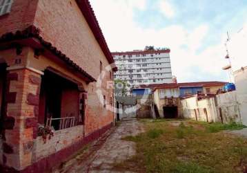 Sobrado com excelente terreno em ótima localização para seu comércio no bairro do boqueirão, santos-sp