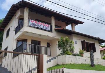 Casa residencial na ponta de baixo