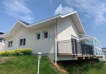 Excelente casa em condomínio em campos jordão, 138m² a.c., 400 m² terreno, 3 quartos (3 suítes), sala, lareira, cozinha, varanda (ref 18.080)