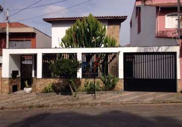 Sobrado no bairro jardim guapira, com 3 quartos (1 suíte), escritório, varanda, copa, churrasqueira, jardim, 5 vagas, 200 m². ref: 13.728