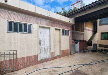 Excelente casa 6 quartos, sendo 5 suítes, próxima a fdc