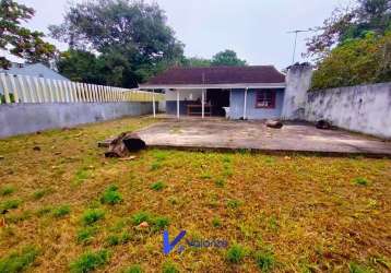 Casa com espaço de terreno no atami