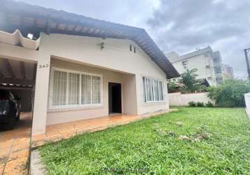 Casa com piscina e 3 dormitórios próximo a furb