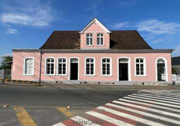 Linda casa histórica para comércio no bairro salto