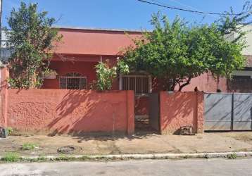 Vendo casa com 2 quartos, garagem quintal