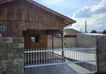 Casa com piscina em três riachos