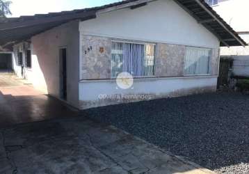 Casa no saguaçu, com área privativa de 139m², 03 dormitórios, sendo 01 suíte.