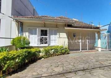 Casa com 3 quartos à venda na avenida general emílio lúcio esteves, 225, santa maria goretti, porto alegre, 240 m2 por r$ 590.000