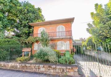 Casa com 2 quartos à venda na rua morretes, 120, santa maria goretti, porto alegre, 204 m2 por r$ 690.000