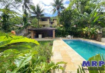 Casa a venda em ubatuba, no bairro tabatinga a 300 metros da praia, com 3 dormitórios e piscina !