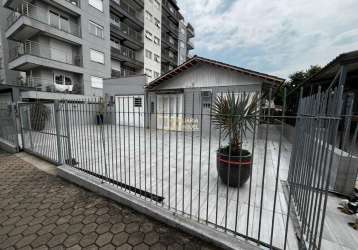 Casa de 3 dormitórios semimobiliada no centro de dois irmãos para a locação